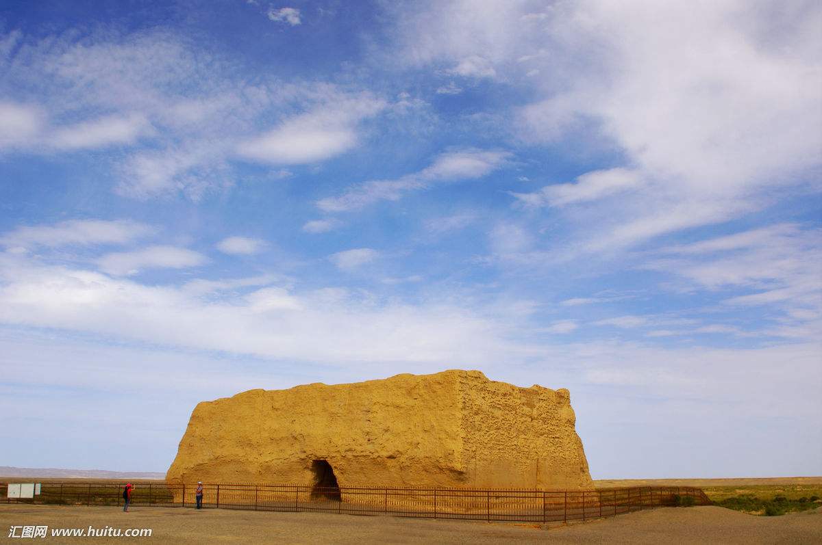 羌笛何须怨杨柳，春风不度玉门关。