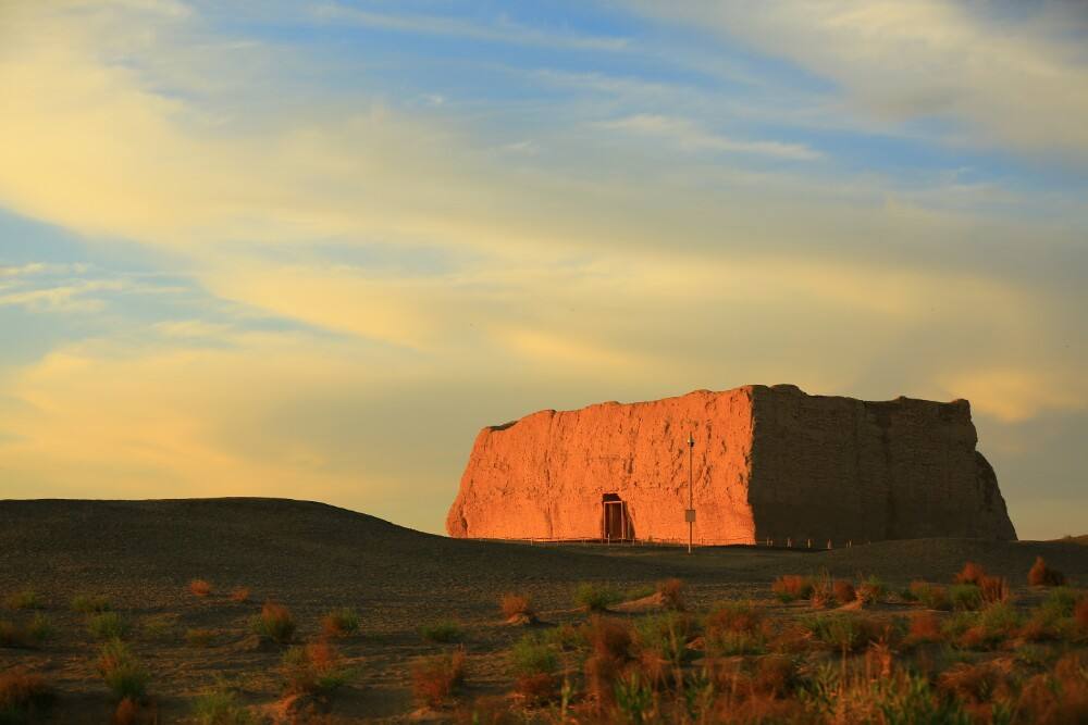 羌笛何须怨杨柳，春风不度玉门关。