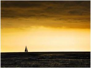 ，犹是孤帆一日程。